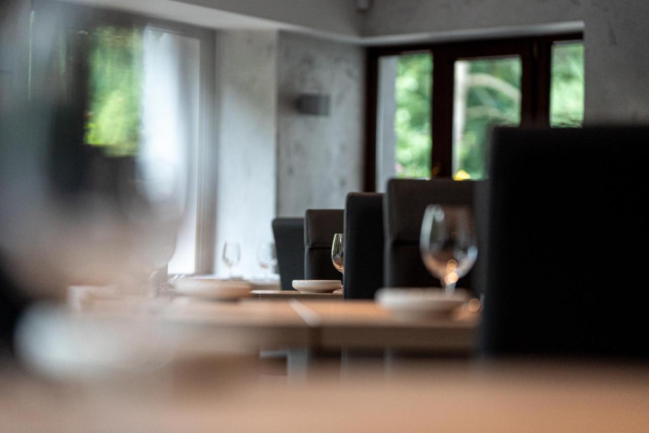 A Restaurace Bily Mlyn